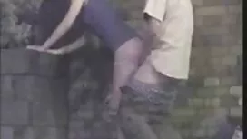 Davalka hyppää miehe ...