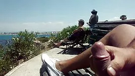 Tuolilla ilmaiset se ...