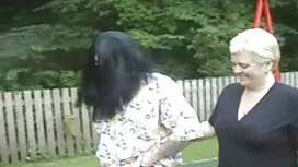 Tyttö työskentelee p ...